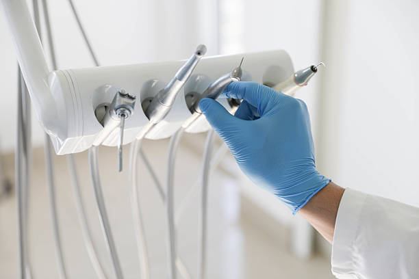 Professional Emergency Dentist technician working in Auburndale, FL